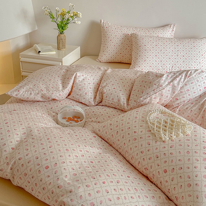 91家纺网 家纺一手货源 找家纺 塞纳 2026新款.全棉有氧双层纱四件套-场景一 奶油草莓-咖