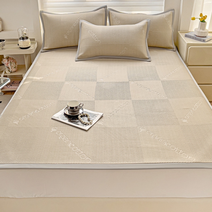 91家纺网 家纺一手货源 找家纺 富馨莱 2025新款A类480克PE凉感凉豆豆凉席三件套和单件平铺款 绅士咖