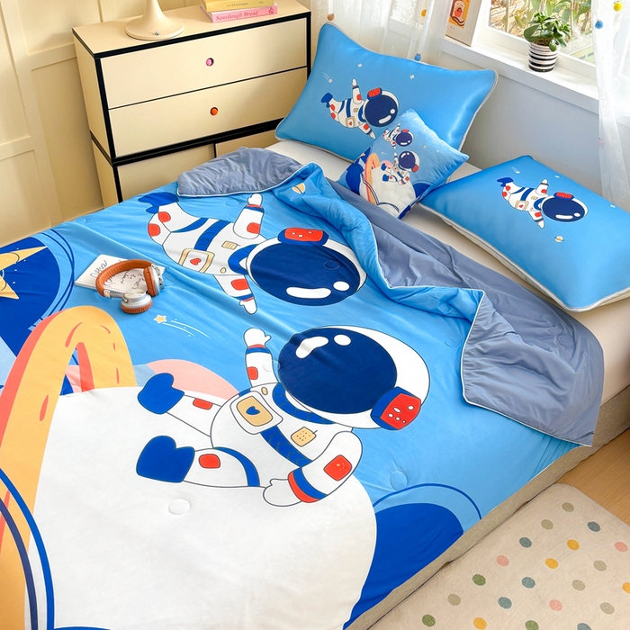 91家纺网 家纺一手货源 找家纺 ds生活馆 2025新款A类大版卡通凉感丝夏被 遨游太空