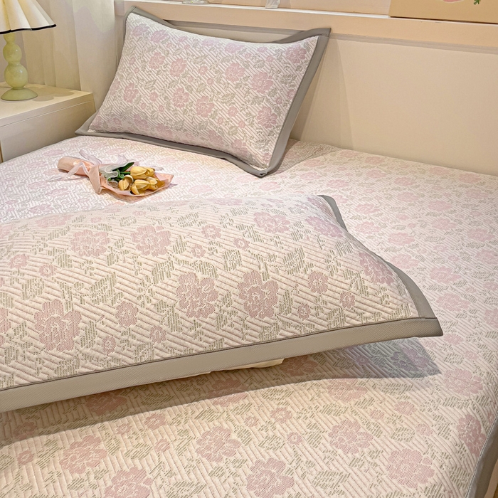 91家纺网 家纺一手货源 找家纺 富馨莱 2025新款A类480克PE凉感凉豆豆凉席三件套和单件床笠款 玫瑰花园-粉