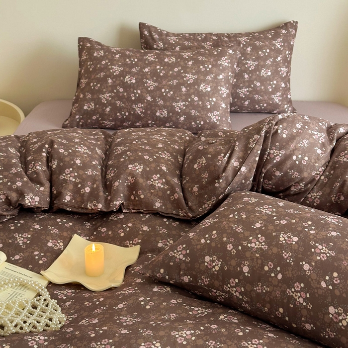 91家纺网 家纺一手货源 找家纺 塞纳 2026新款.全棉有氧双层纱四件套-场景一 花间梦-棕