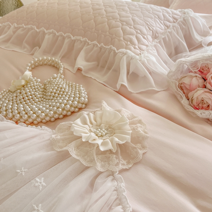 91家纺网 家纺一手货源 找家纺 （总）亲亲公主家纺2025新款100支长绒棉全棉蕾丝夹棉床盖四件套-巴黎春天