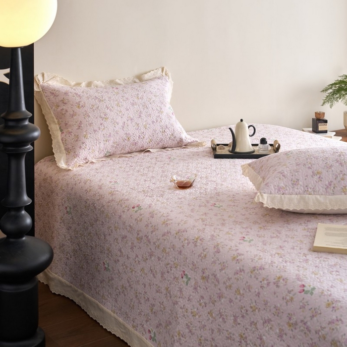 91家纺网 家纺一手货源 找家纺 漫仙阁家纺 2025新款热卖法式花边款加厚床盖床盖三件套 粉草莓