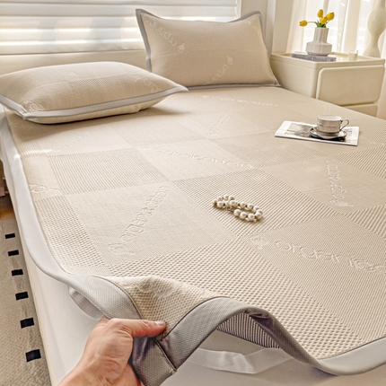 91家纺网 家纺一手货源 找家纺 （总）富馨莱 2025新款A类480克PE凉感凉豆豆凉席三件套和单件平铺款