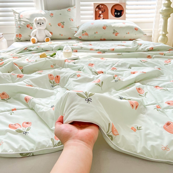 91家纺网 家纺一手货源 找家纺 好梦来家纺（原锦茂家纺） 2025新款印花凉感丝抗菌夏被 夏日玫瑰