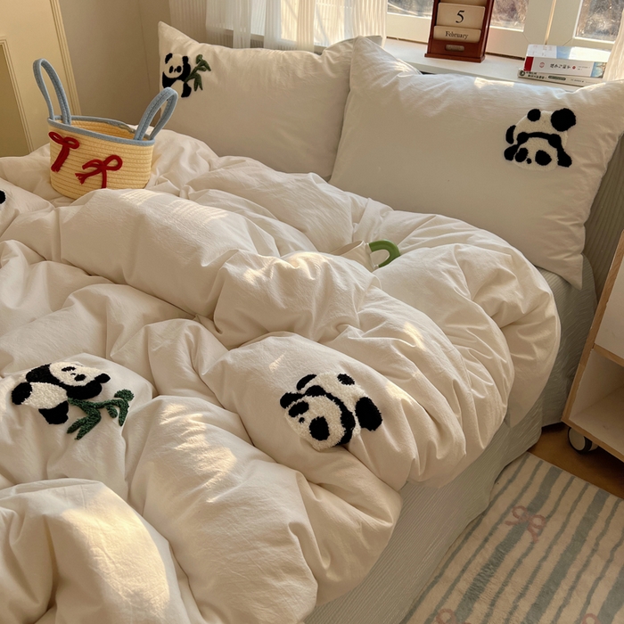 91家纺网 家纺一手货源 找家纺 慕尚家纺 2025新款春夏新款色织水洗棉毛巾绣四件套 熊猫 米白