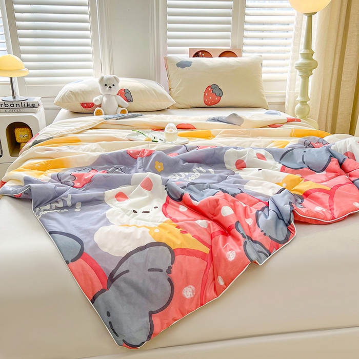 91家纺网 家纺一手货源 找家纺 好梦来家纺（原锦茂家纺） 2025新款印花凉感丝抗菌夏被 草莓兔