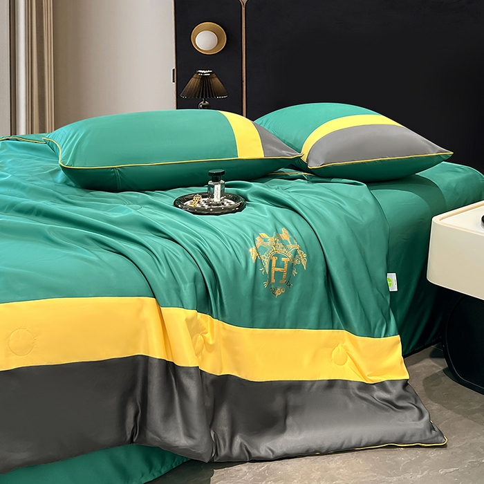 91家纺网 家纺一手货源 找家纺 梦舒羽 2025新款清凉舒适水洗冰丝双拼亮钻夏被四件套 双拼亮钻松石绿