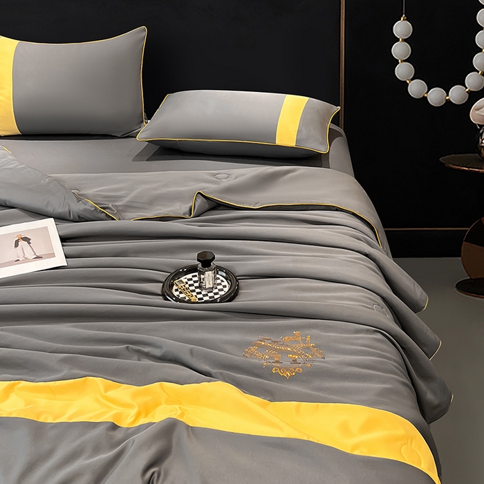 91家纺网 家纺一手货源 找家纺 （总）梦舒羽 2025新款清凉舒适水洗冰丝双拼亮钻夏被四件套