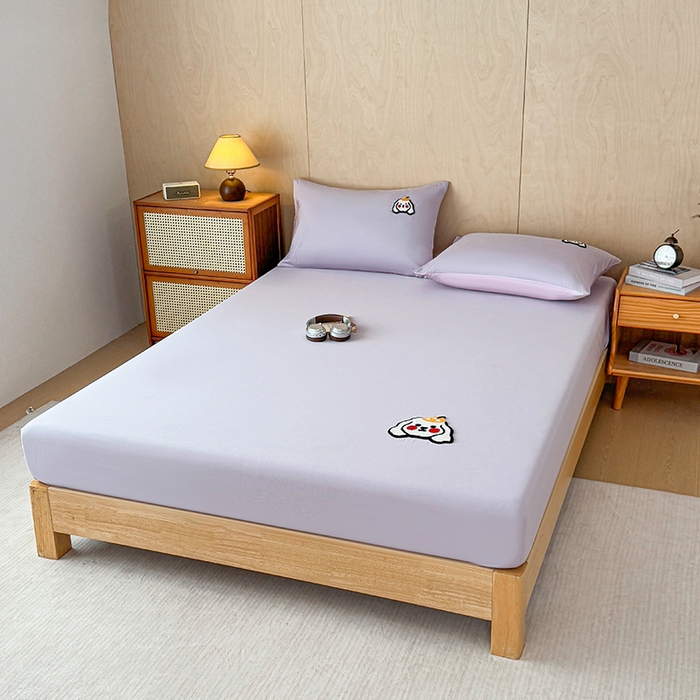 91家纺网 家纺一手货源 找家纺 澳梵家居 2025新款A类全棉毛巾绣床笠 腮红小狗-紫