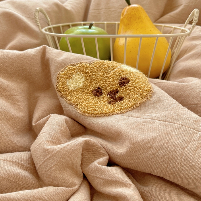 91家纺网 家纺一手货源 找家纺 慕尚家纺 2025新款春夏新款色织水洗棉毛巾绣四件套 嘟嘟熊 咖