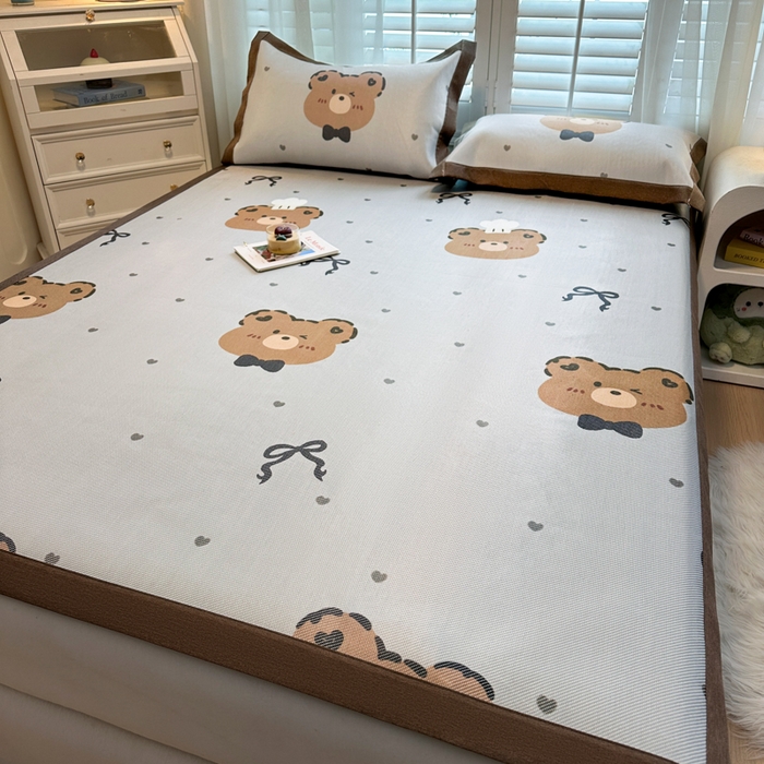 91家纺网 家纺一手货源 找家纺 席佬大 2025新款高克重卡通数码印花冰藤席床席床笠款 爱心熊-平铺款-平铺款