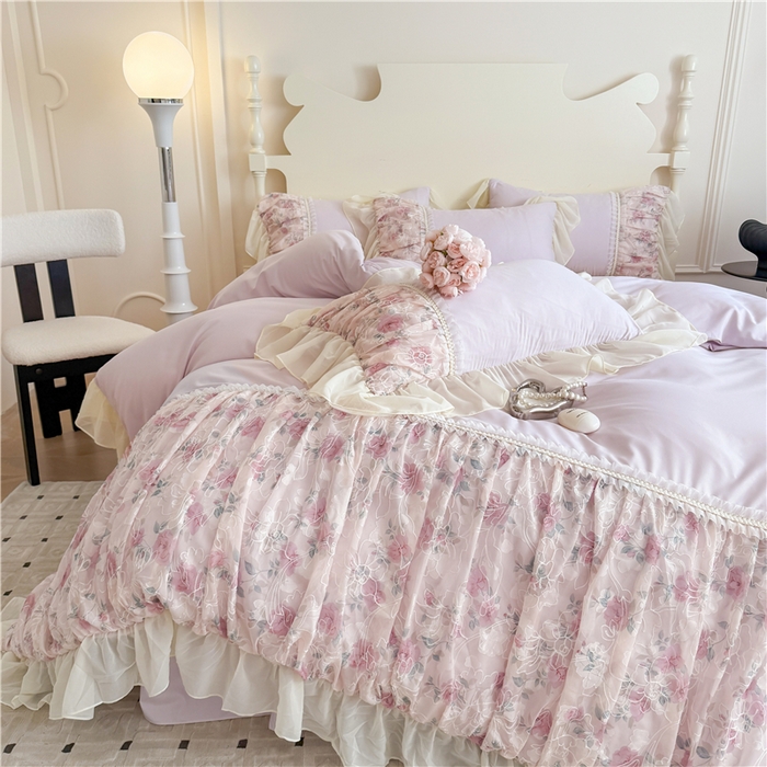 91家纺网 家纺一手货源 找家纺 富盛家纺 2025新款水洗亲肤棉雪纺印绣工艺四件套公主风四件套巴黎春天系列 巴黎春天-紫