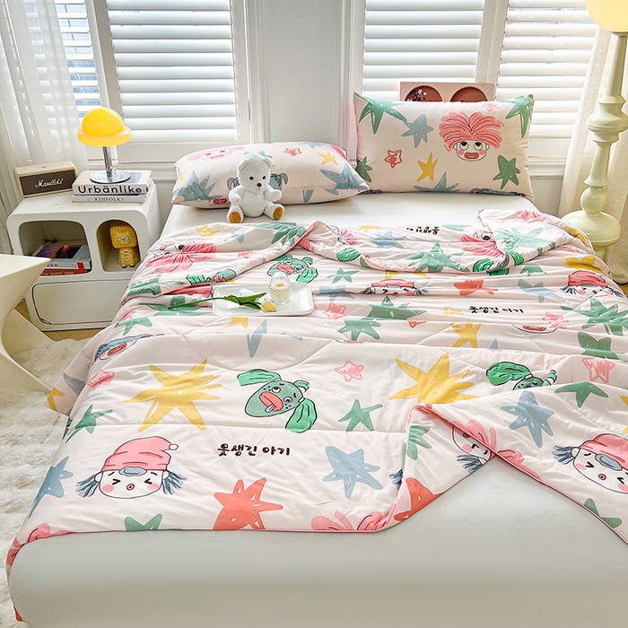 91家纺网 家纺一手货源 找家纺 好梦来家纺（原锦茂家纺） 2025新款印花凉感丝抗菌夏被 搞怪女孩