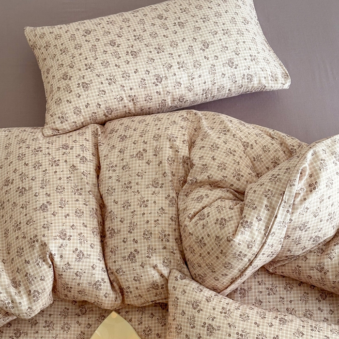 91家纺网 家纺一手货源 找家纺 塞纳 2026新款.全棉有氧双层纱四件套-场景一 倩影-米黄