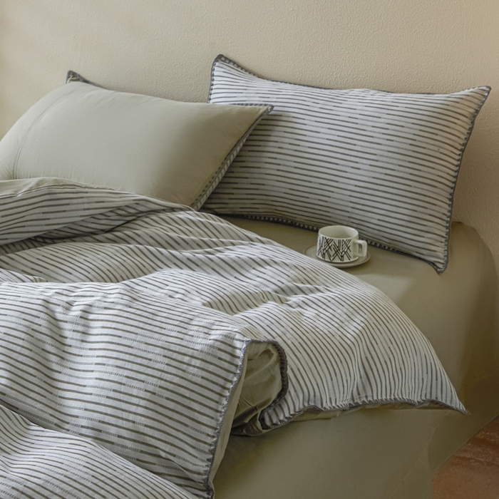 91家纺网 家纺一手货源 找家纺 2025新款亲肤全棉三层纱提花四件套 韵律-黛绿