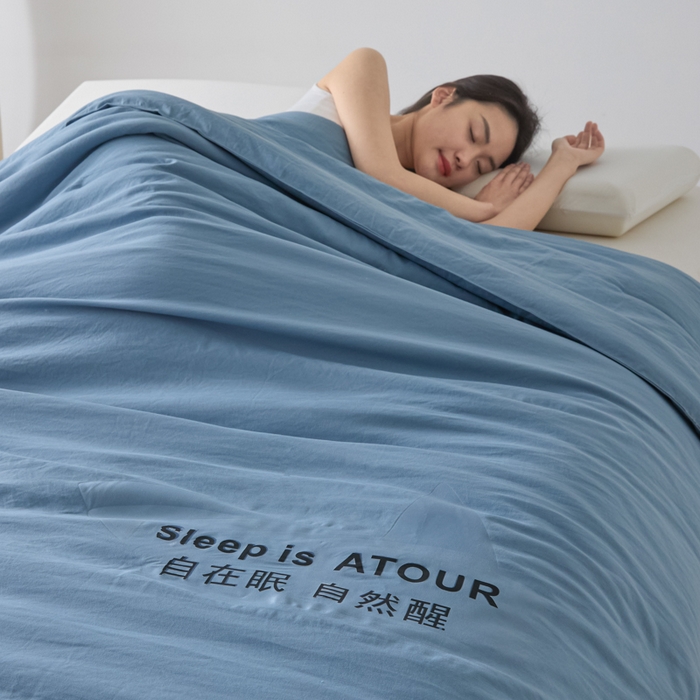 91家纺网 家纺一手货源 找家纺 暖芯家纺 2025新款亚朵同款深睡Pro夏被自在眠自然醒 普鲁士蓝
