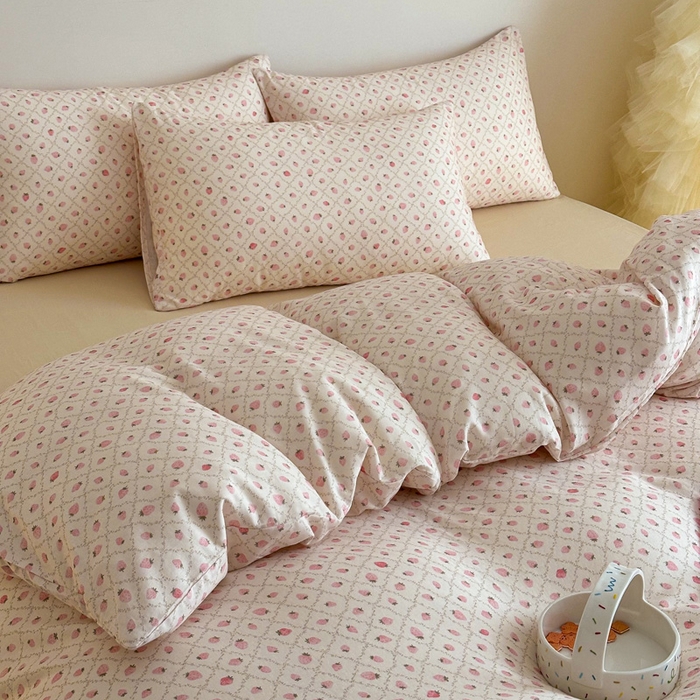 91家纺网 家纺一手货源 找家纺 塞纳 2026新款.全棉有氧双层纱四件套-场景一 奶油草莓-咖