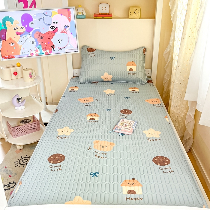 91家纺网 家纺一手货源 找家纺 川悦生活 2025新款小阪凉感丝印花凉席-学生床 好物日志-奶蓝