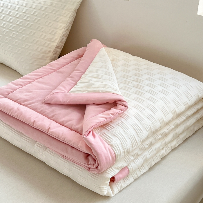 91家纺网 家纺一手货源 找家纺 欧邦 2025新款华夫格水洗棉夏被 白＋粉