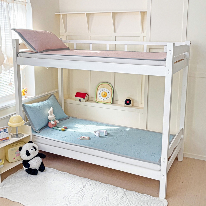 91家纺网 家纺一手货源 找家纺 富馨莱 2025新款A类480克PE凉感凉豆豆凉席三件套和单件学生款 蝴蝶結-蓝