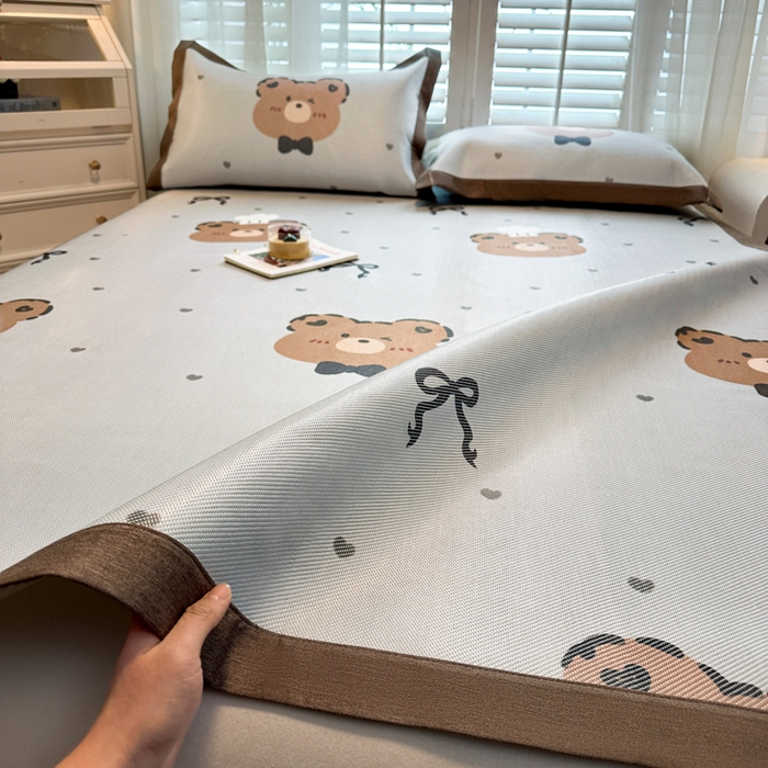 91家纺网 家纺一手货源 找家纺 席佬大 2025新款高克重卡通数码印花冰藤席床席床笠款 爱心熊-平铺款-平铺款