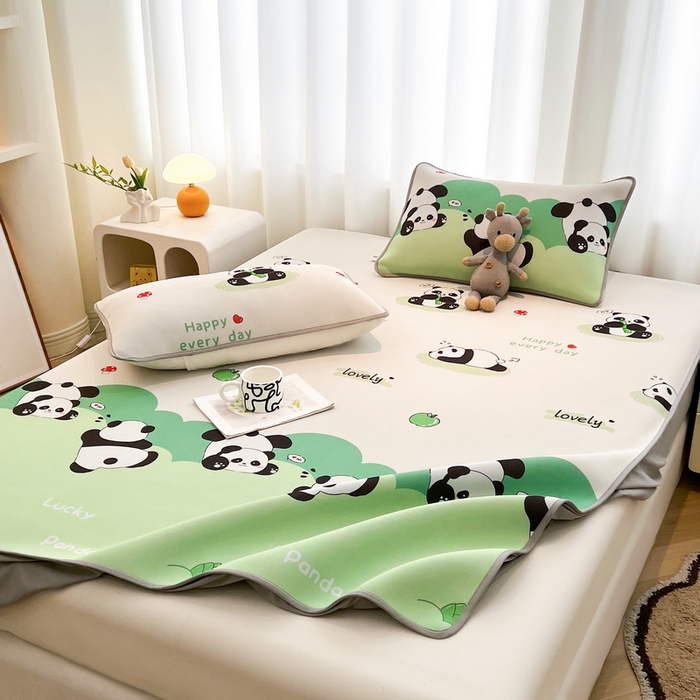 91家纺网 家纺一手货源 找家纺 2025春夏新款独家研发太空层凉感软席冰丝印花凉席床笠款 幸运熊猫