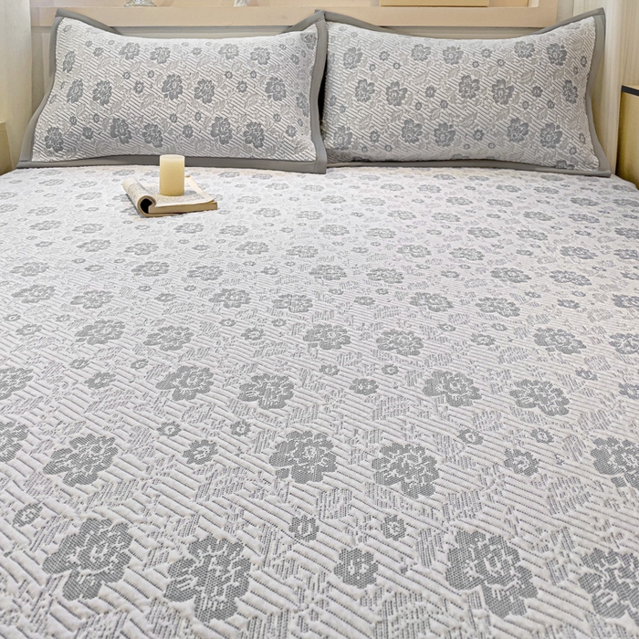 91家纺网 家纺一手货源 找家纺 富馨莱 2025新款A类480克PE凉感凉豆豆凉席三件套和单件床笠款 玫瑰花园-灰