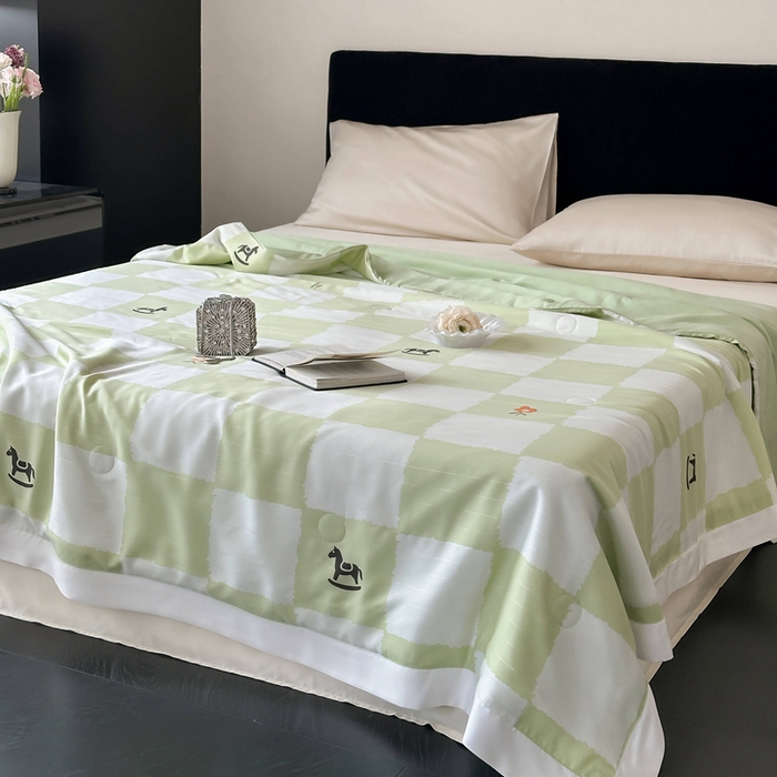 91家纺网 家纺一手货源 找家纺 茧羽世家 2025新款天丝银萃沁氧抗菌系列夏被子被芯 绿野棋语