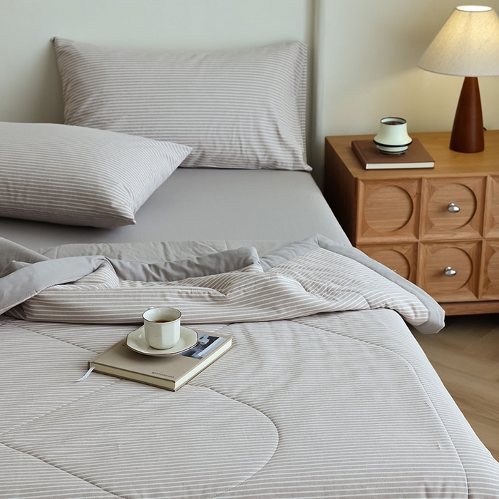 91家纺网 家纺一手货源 找家纺 雯雨家纺 2025新款A类无印风里外全棉纯棉水洗棉新疆棉花夏被夏凉被空调被 米细条