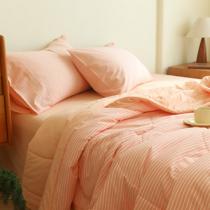 91家纺网 家纺一手货源 找家纺 雯雨家纺 2025新款A类无印风里外全棉纯棉水洗棉新疆棉花夏被夏凉被空调被 桔细条