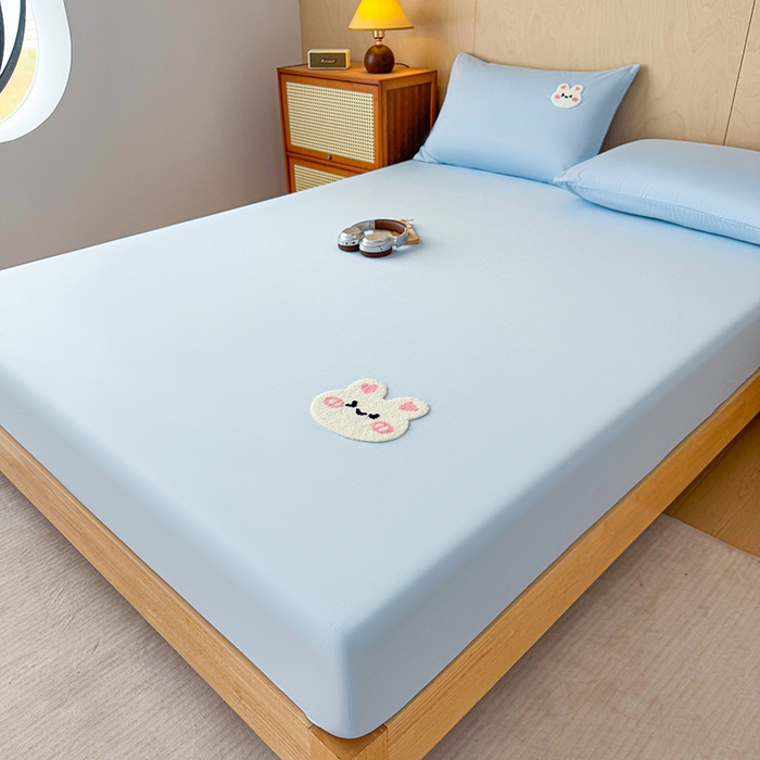 91家纺网 家纺一手货源 找家纺 澳梵家居 2025新款A类全棉毛巾绣床笠 兔兔-蓝