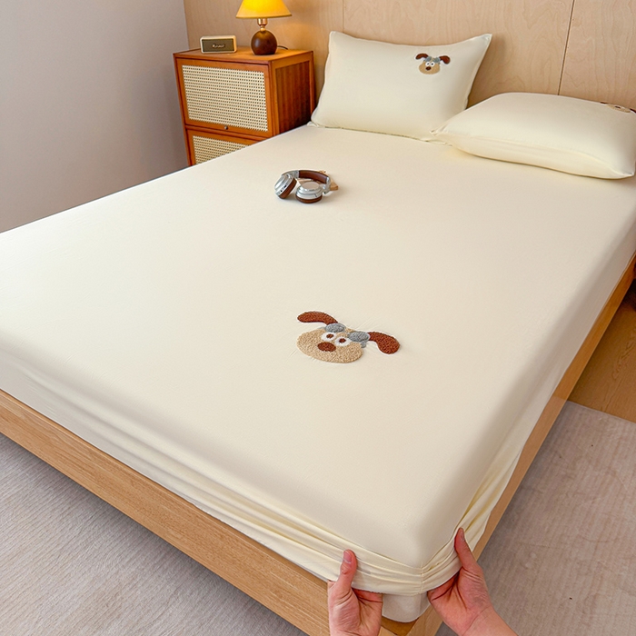 91家纺网 家纺一手货源 找家纺 澳梵家居 2025新款A类全棉毛巾绣床笠 飞天小狗-白