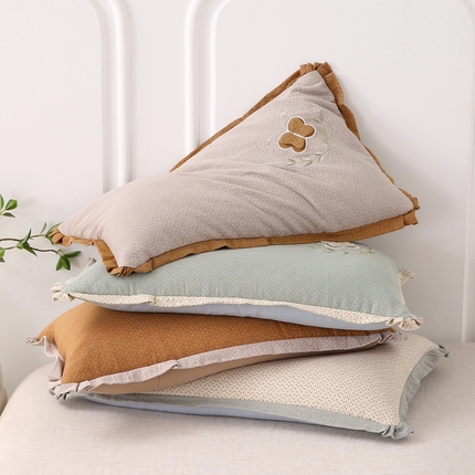 91家纺网 家纺一手货源 找家纺 珍贝家纺 2025新款A类全棉双层纱荞麦枕-蝶舞 组合图仅供参考