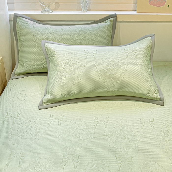 91家纺网 家纺一手货源 找家纺 富馨莱 2025新款A类480克PE凉感凉豆豆凉席三件套和单件床笠款 蝴蝶結-绿