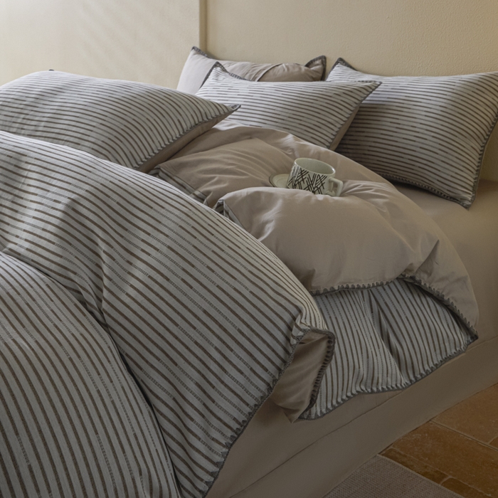 91家纺网 家纺一手货源 找家纺 2025新款亲肤全棉三层纱提花四件套 韵律-沉香