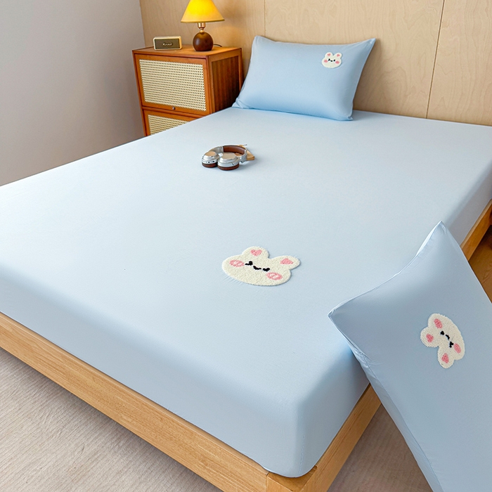 91家纺网 家纺一手货源 找家纺 澳梵家居 2025新款A类全棉毛巾绣床笠 兔兔-蓝