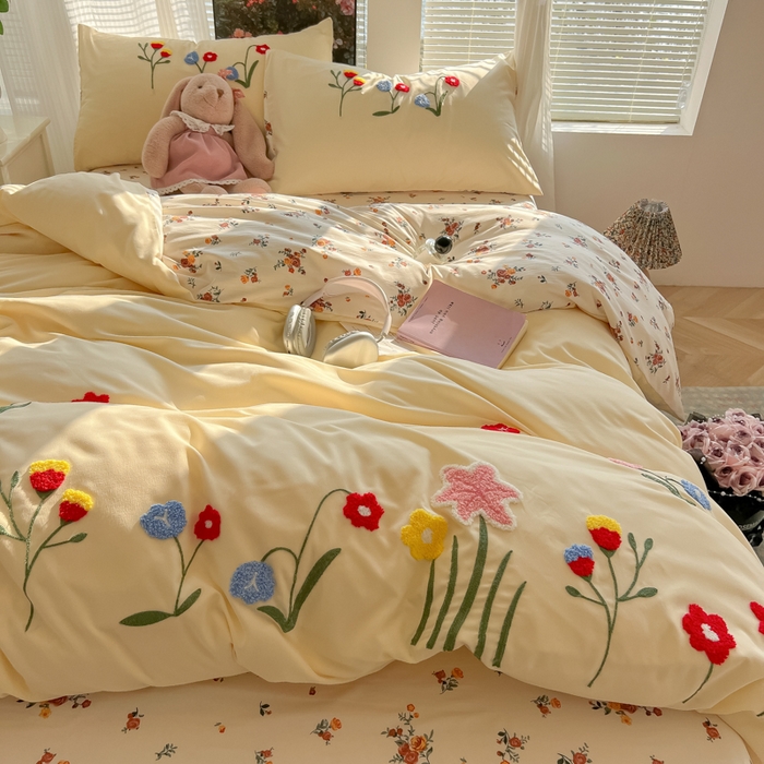 91家纺网 家纺一手货源 找家纺 子钦家纺 2025新款云朵棉毛巾绣床单床笠四件套宿舍儿童-繁花似锦 奶白