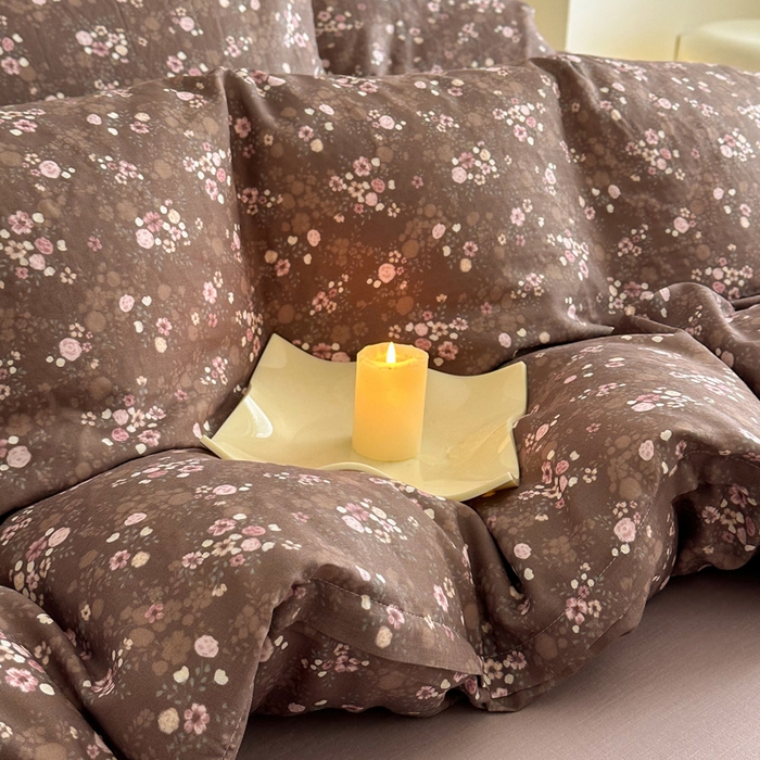 91家纺网 家纺一手货源 找家纺 塞纳 2026新款.全棉有氧双层纱四件套-场景一 花间梦-棕