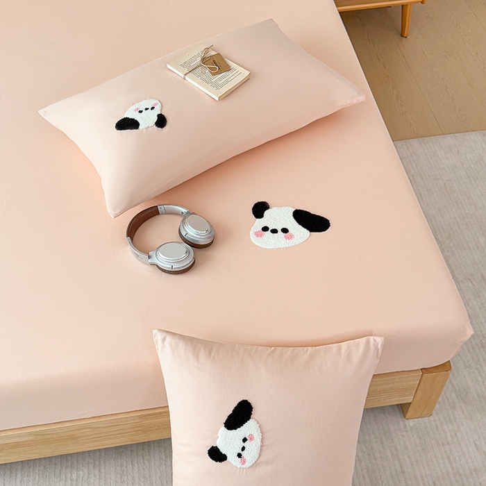 91家纺网 家纺一手货源 找家纺 澳梵家居 2025新款A类全棉毛巾绣床笠 大耳朵狗-粉玉