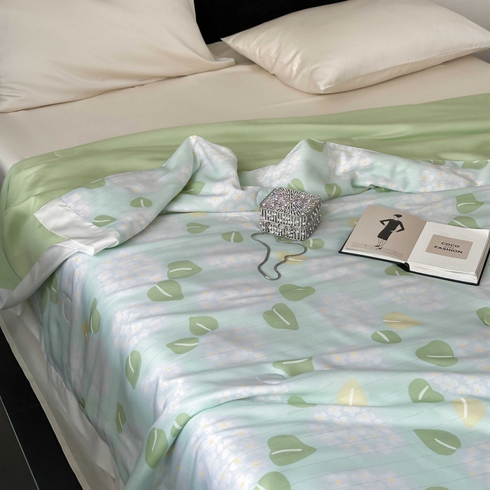 91家纺网 家纺一手货源 找家纺 茧羽世家 2025新款天丝银萃沁氧抗菌系列夏被子被芯 绮翠绣梦