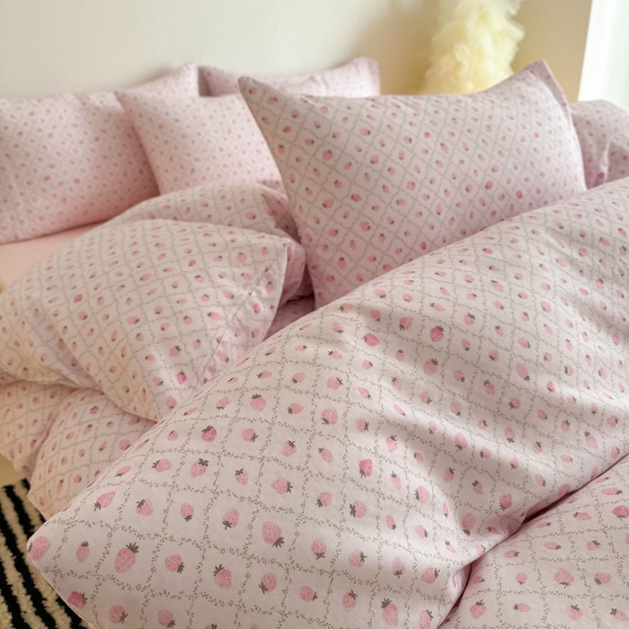 91家纺网 家纺一手货源 找家纺 塞纳 2026新款.全棉有氧双层纱四件套-场景一 奶油草莓-紫