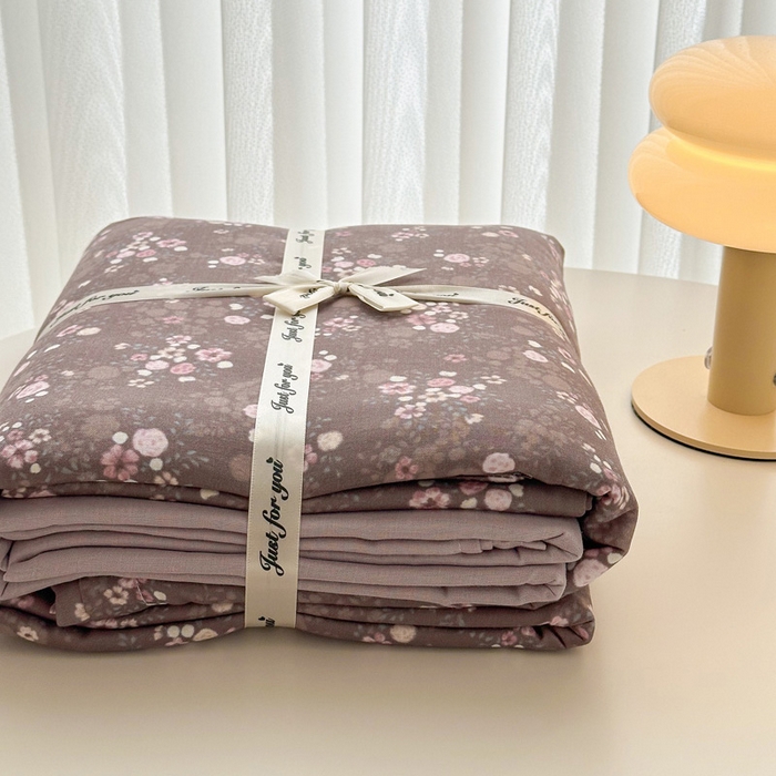 91家纺网 家纺一手货源 找家纺 塞纳 2026新款.全棉有氧双层纱四件套-场景一 花间梦-棕