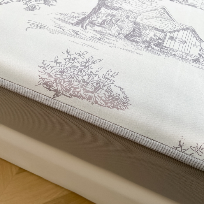 91家纺网 家纺一手货源 找家纺 2025春夏新款独家研发太空层凉感软席冰丝印花凉席床笠款 秘密庄园