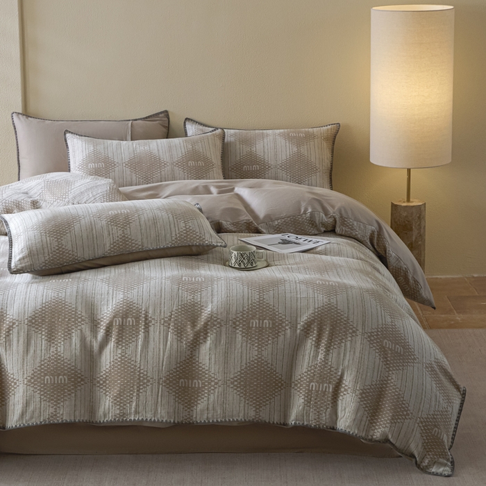 91家纺网 家纺一手货源 找家纺 2025新款亲肤全棉三层纱提花四件套 菱格-露褐