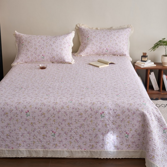 91家纺网 家纺一手货源 找家纺 漫仙阁家纺 2025新款热卖法式花边款加厚床盖床盖三件套 粉草莓