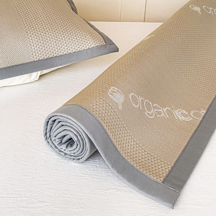 91家纺网 家纺一手货源 找家纺 富馨莱 2025新款A类480克PE凉感凉豆豆凉席三件套和单件学生款 绅士咖