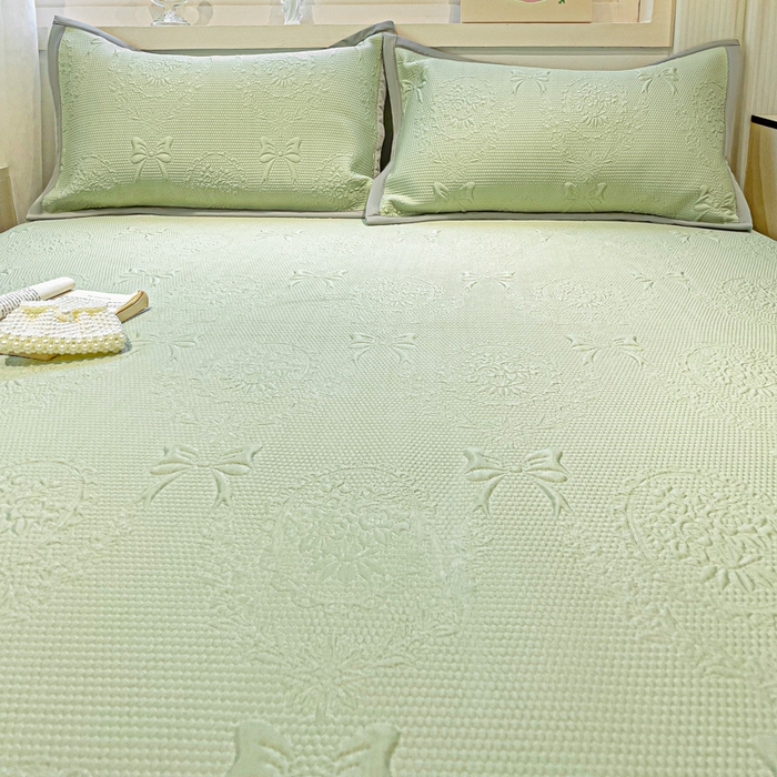 91家纺网 家纺一手货源 找家纺 富馨莱 2025新款A类480克PE凉感凉豆豆凉席三件套和单件床笠款 蝴蝶結-绿