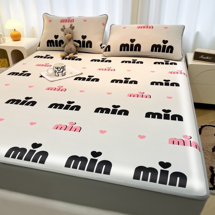 91家纺网 家纺一手货源 找家纺 2025春夏新款独家研发太空层凉感软席冰丝印花凉席床笠款 甜心粉