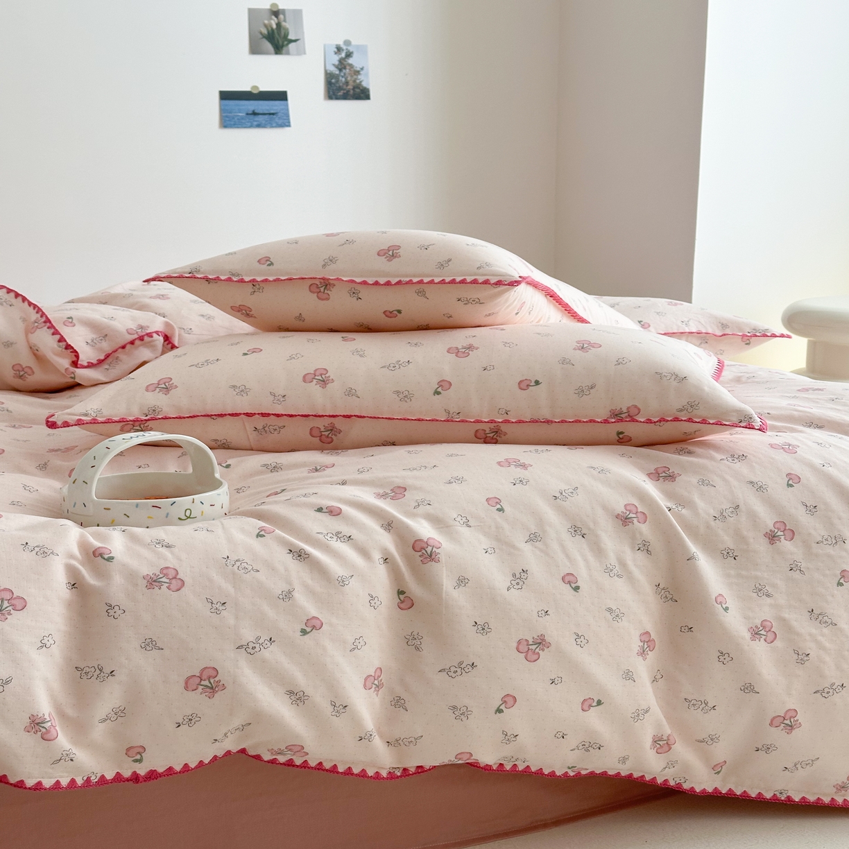 91家纺网 家纺一手货源 找家纺 2025新款春夏新品工艺款全棉双层纱贝壳边四件套 知樱